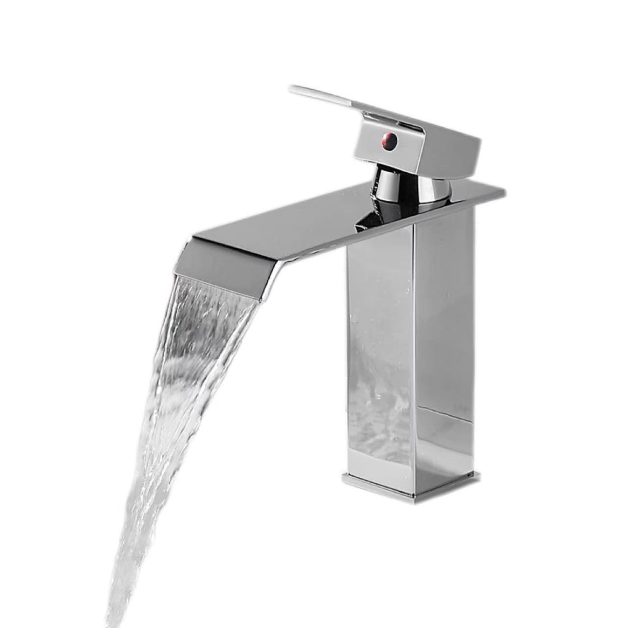 Chrome-Plated Plat-Spout Akvofalo Varma Kaj Malvarma Akvo Faucet